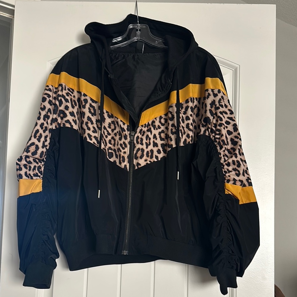 Trendy Leopard Print Jacket with Yellow Accents